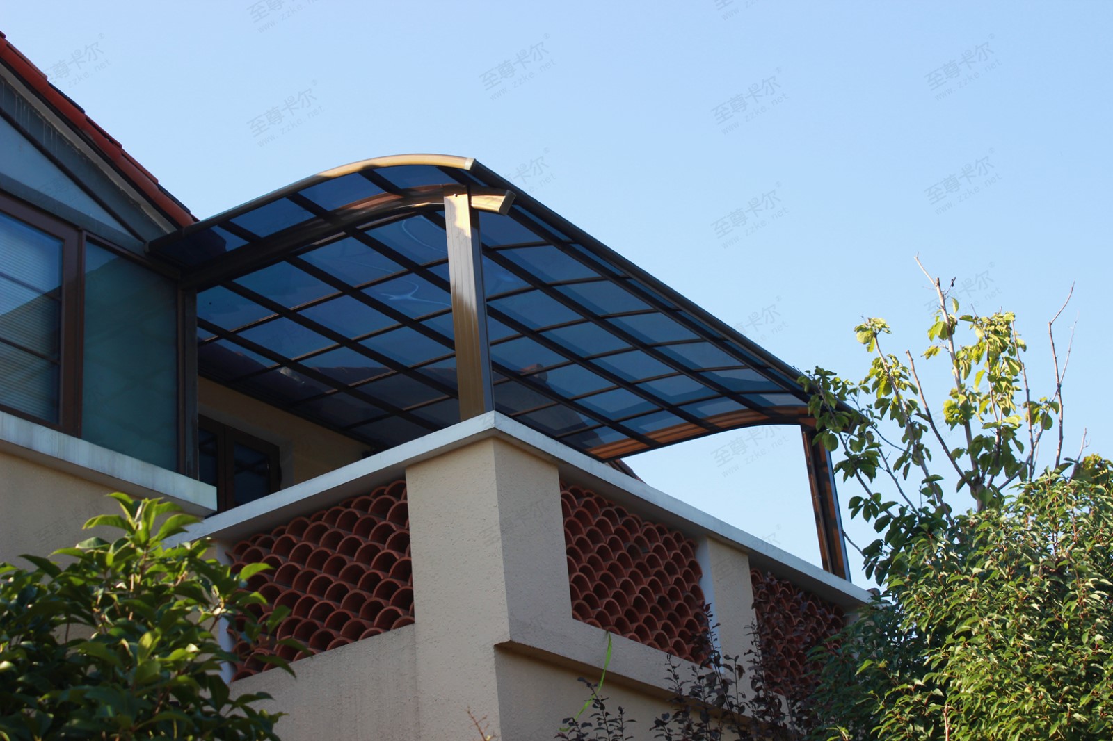 至尊卡爾陽臺雨棚.jpg 至尊卡爾陽臺雨棚.jpg