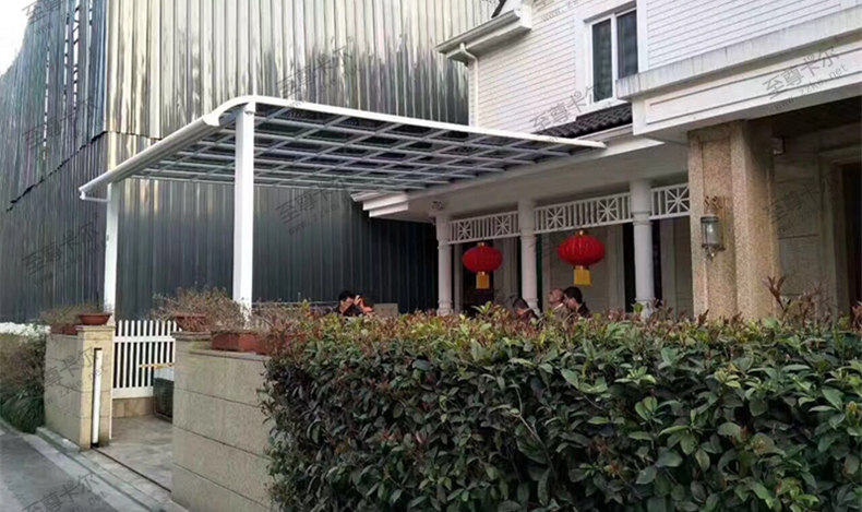 耐力板雨棚一般能用多久？要看耐力板質(zhì)量_至尊卡爾