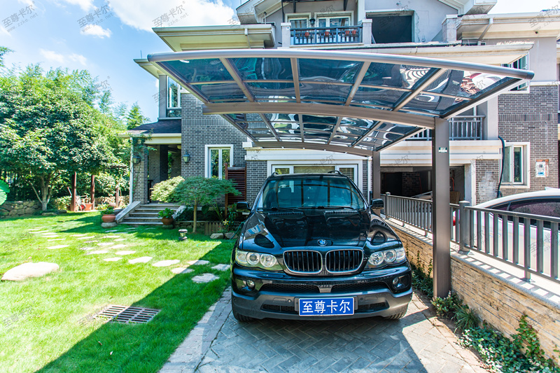 車(chē)棚廠家告訴你，搭建戶(hù)外停車(chē)棚的好處有哪些！