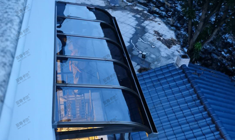 雨棚遮陽棚多少錢一米，專業雨棚遮陽棚廠家來回答