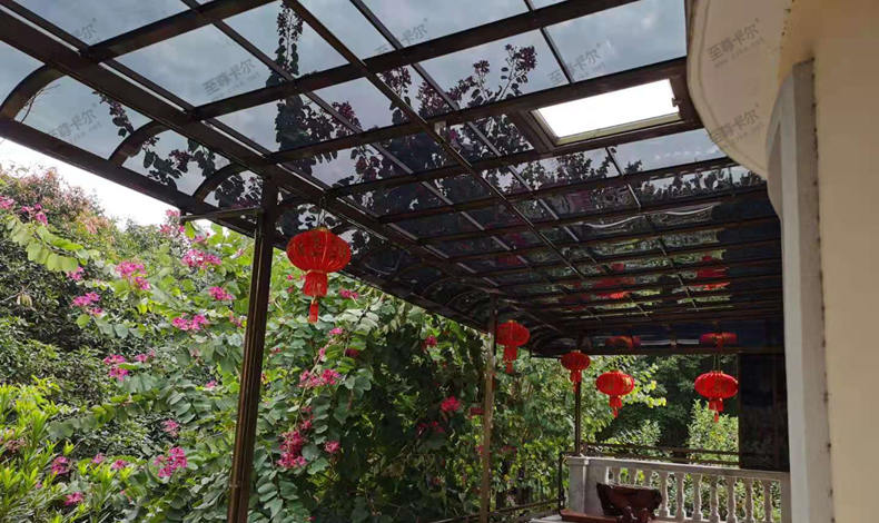 家中安裝這種雨棚遮陽棚，不僅美觀且安全！