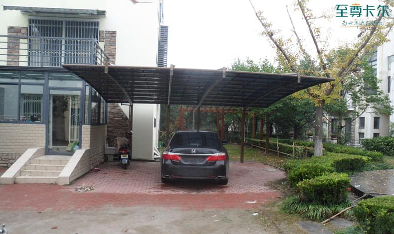 停車棚雨棚價格多少錢一平？