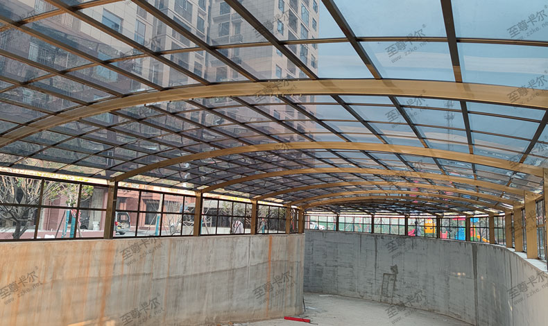 車庫玻璃雨棚效果圖？車庫入口玻璃雨棚報價？